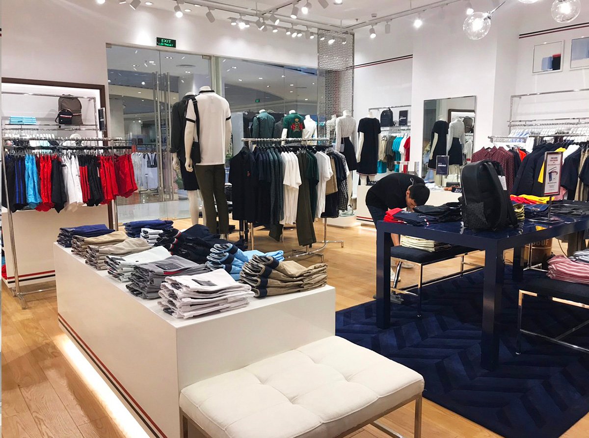 thi công cửa hàng tommy hilfiger